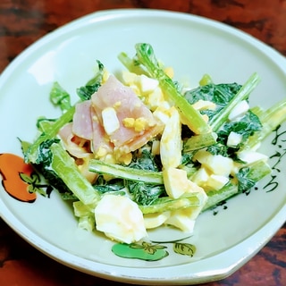 小松菜とベーコンと茹で卵のサラダ